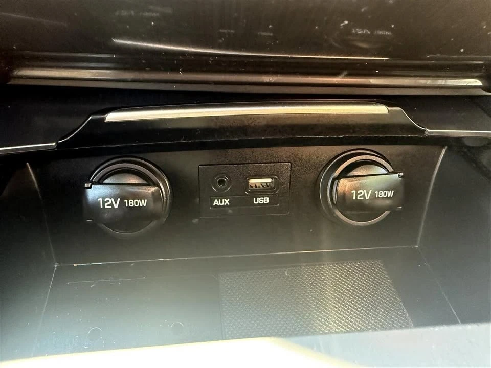2015 Hyundai Genesis - Image 17 of 20