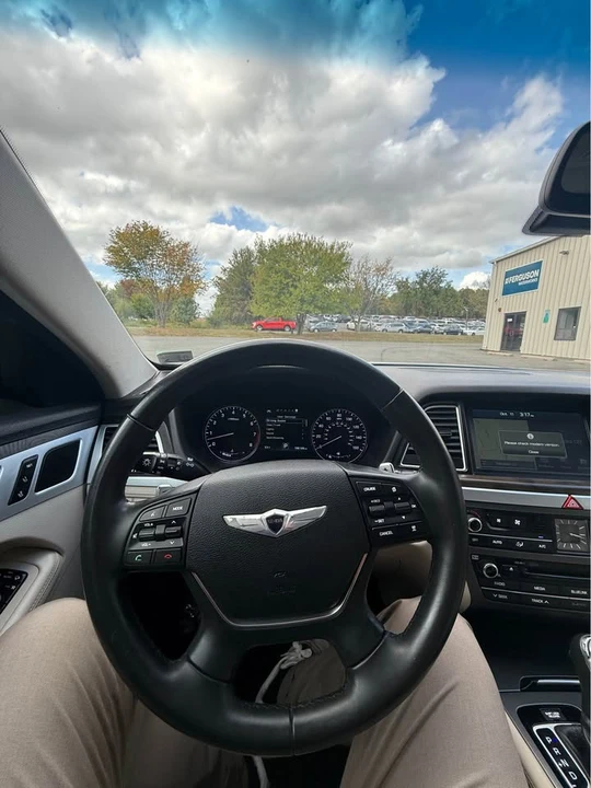 2015 Hyundai Genesis - Image 16 of 19