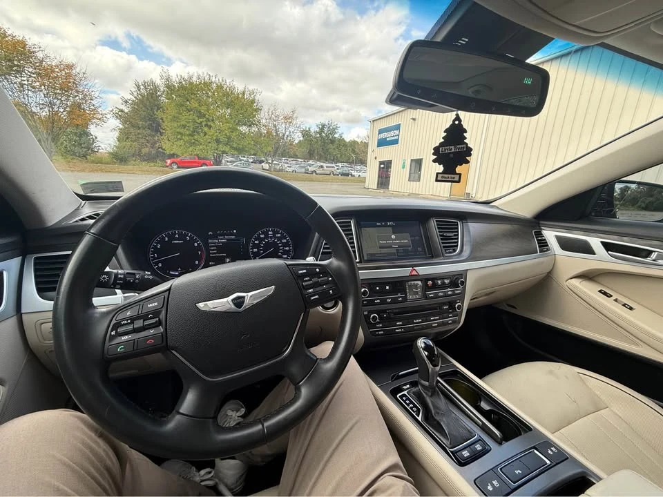 2015 Hyundai Genesis - Image 17 of 19