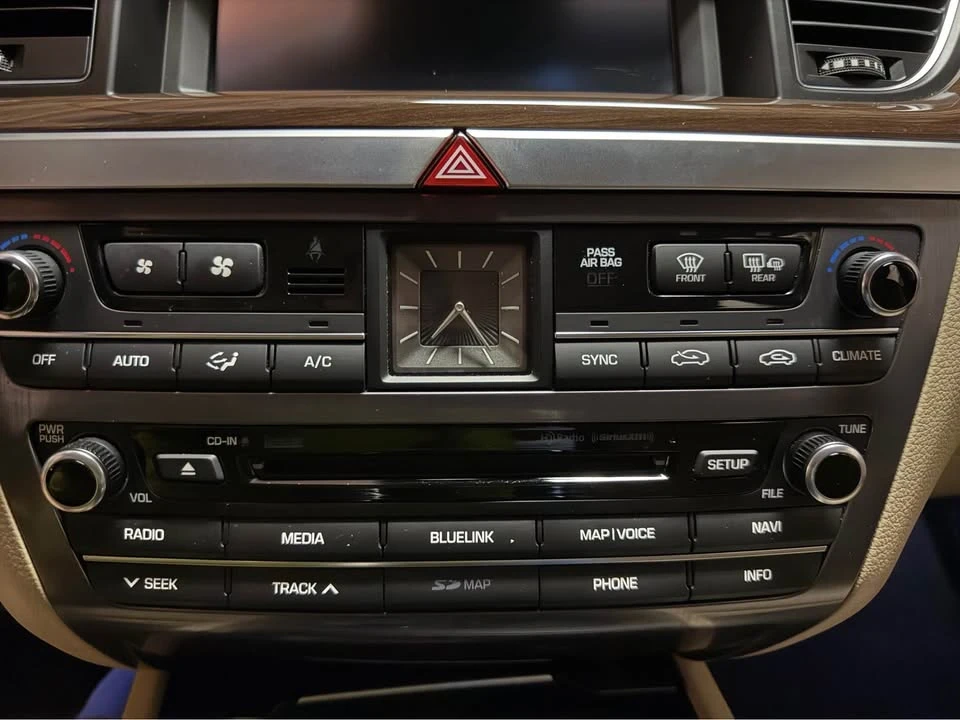 2015 Hyundai Genesis - Image 2 of 12