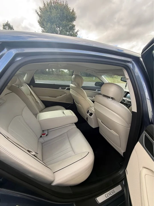 2015 Hyundai Genesis - Image 13 of 19