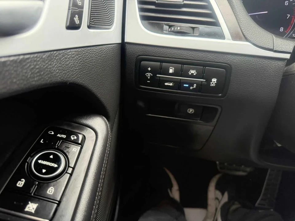 2015 Hyundai Genesis - Image 13 of 14