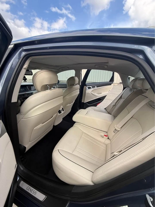 2015 Hyundai Genesis - Image 10 of 19