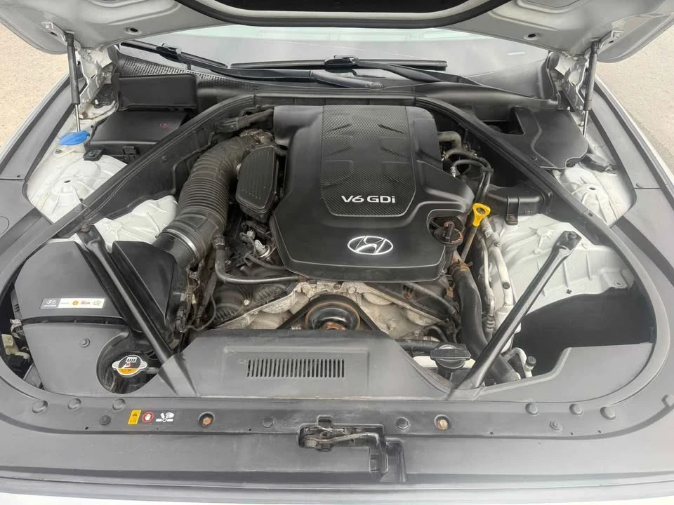 2015 Hyundai Genesis - Image 8 of 14