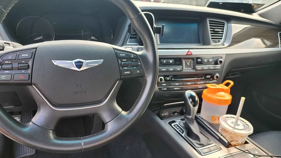 2015 Hyundai Genesis - Image 9 of 14