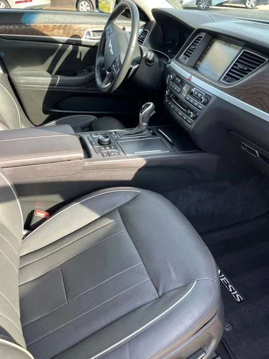 2015 Hyundai Genesis - Image 10 of 12
