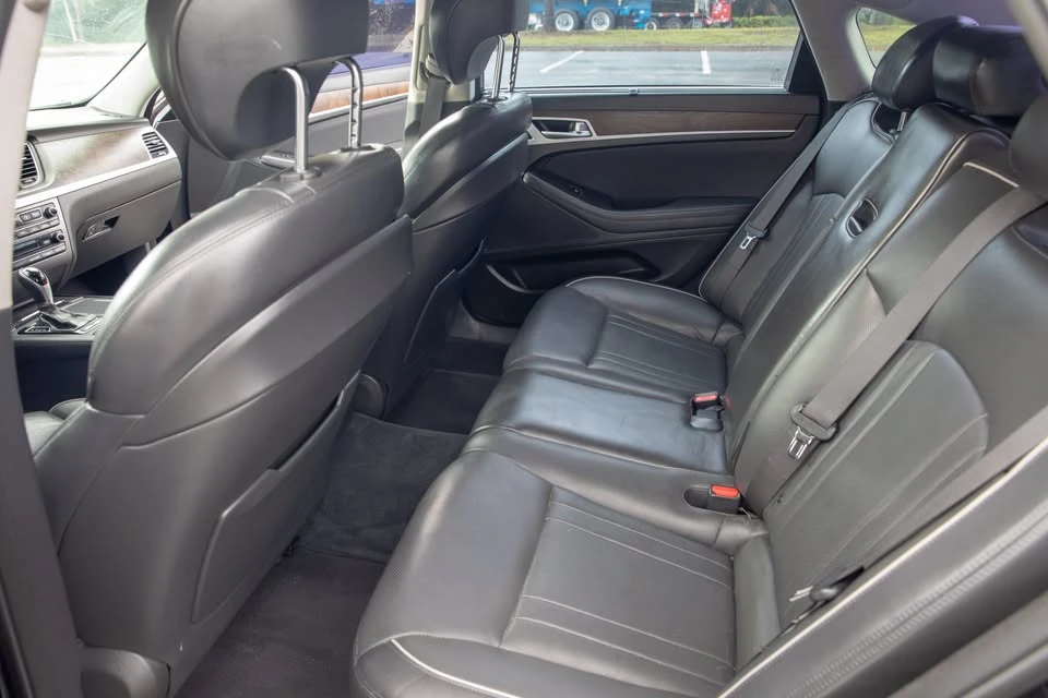 2015 Hyundai Genesis - Image 9 of 12