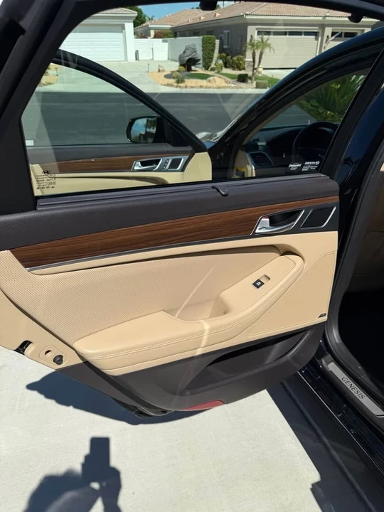 2015 Hyundai Genesis - Image 11 of 12
