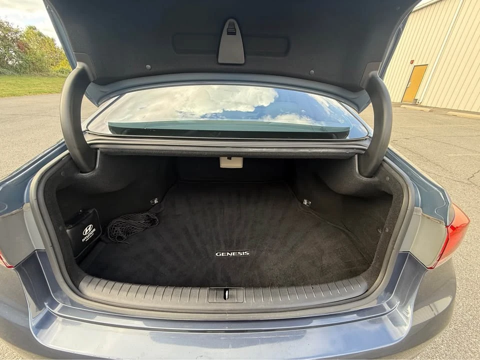 2015 Hyundai Genesis - Image 9 of 19