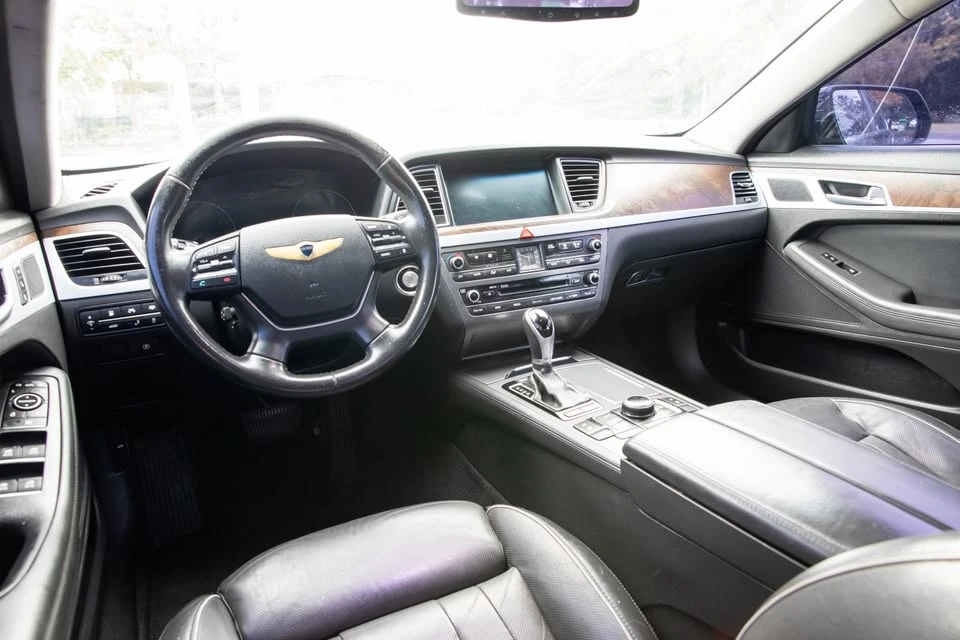 2015 Hyundai Genesis - Image 10 of 12
