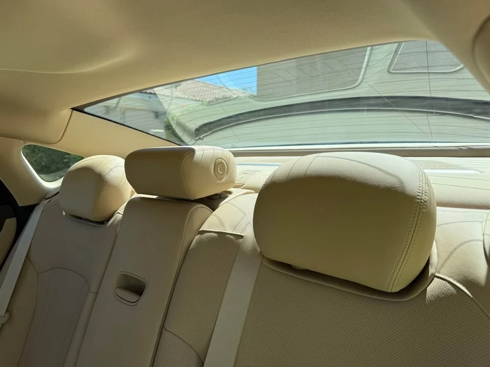 2015 Hyundai Genesis - Image 9 of 12