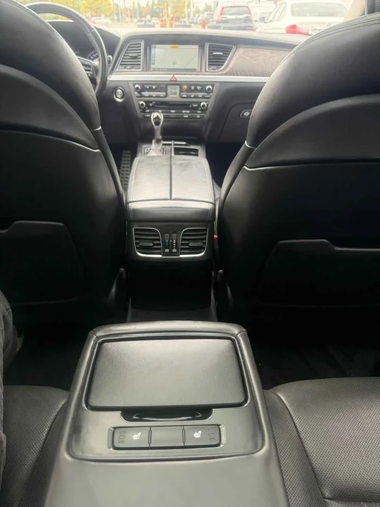 2015 Hyundai Genesis - Image 10 of 14