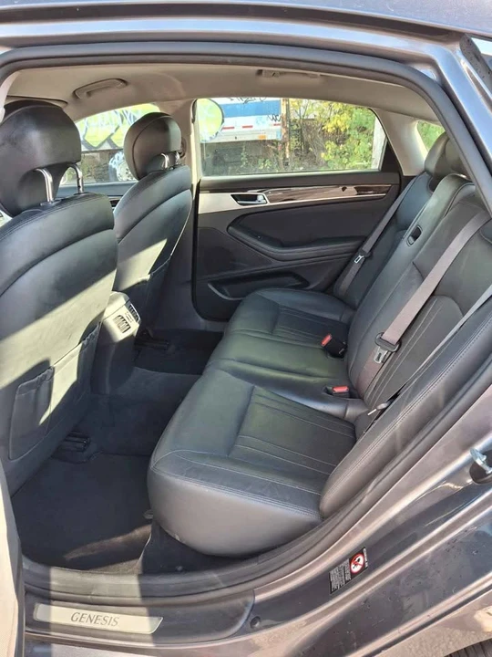 2015 Hyundai Genesis - Image 6 of 7