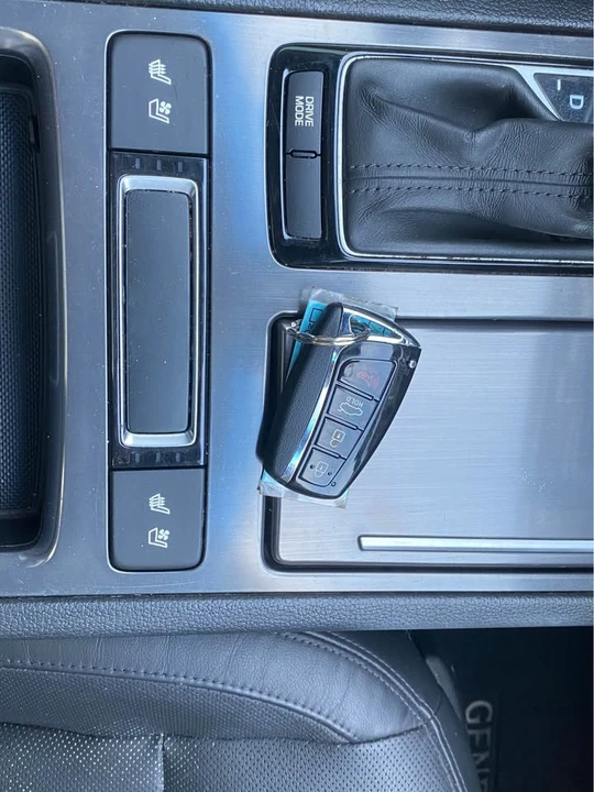 2015 Hyundai Genesis - Image 11 of 13