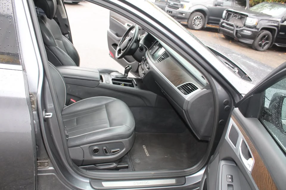 2015 Hyundai Genesis - Image 10 of 20