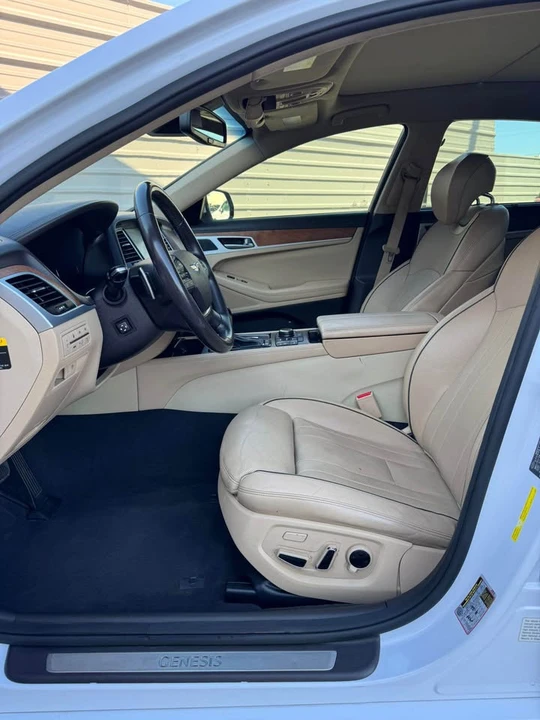 2015 Hyundai Genesis - Image 10 of 16