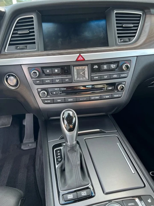 2015 Hyundai Genesis - Image 8 of 12