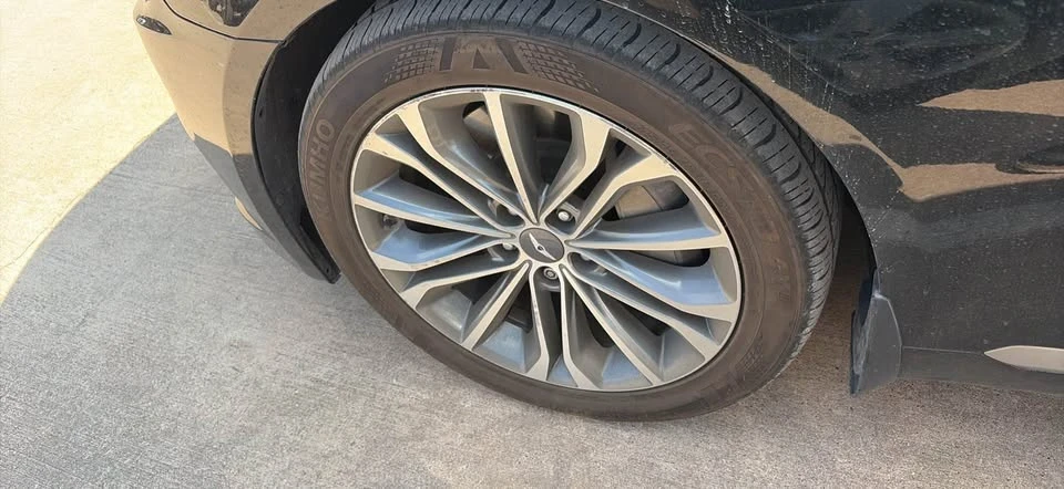 2015 Hyundai Genesis - Image 4 of 8