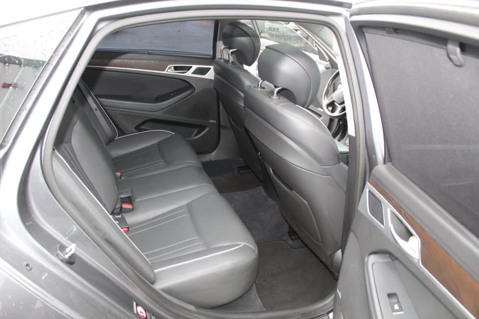 2015 Hyundai Genesis - Image 9 of 20