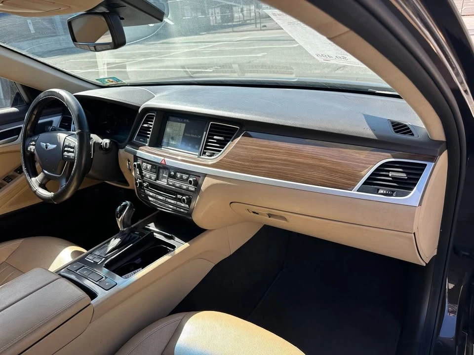 2015 Hyundai Genesis - Image 17 of 18