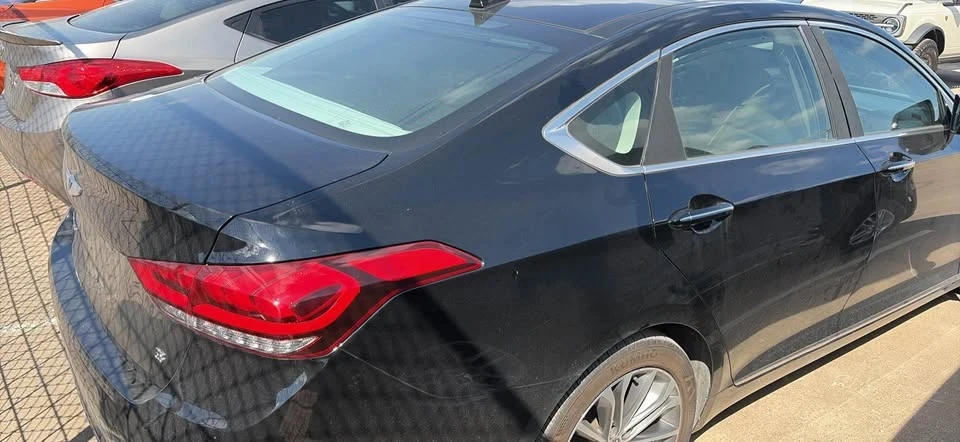 2015 Hyundai Genesis - Image 3 of 8