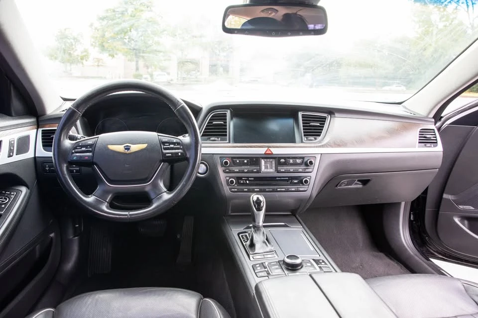 2015 Hyundai Genesis - Image 8 of 12