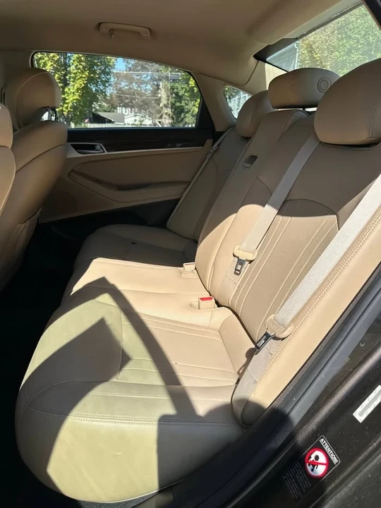 2015 Hyundai Genesis - Image 12 of 18