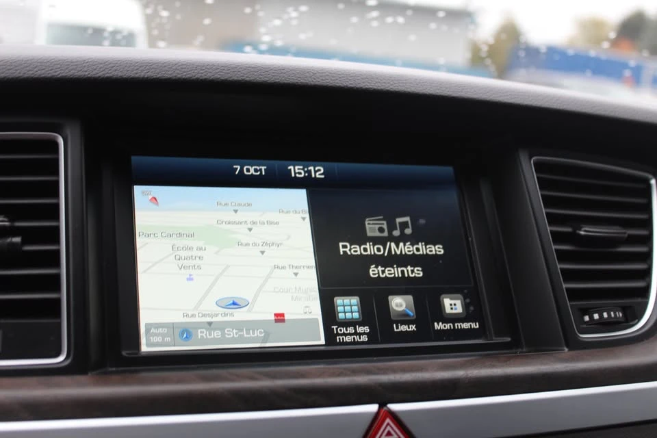 2015 Hyundai Genesis - Image 13 of 20