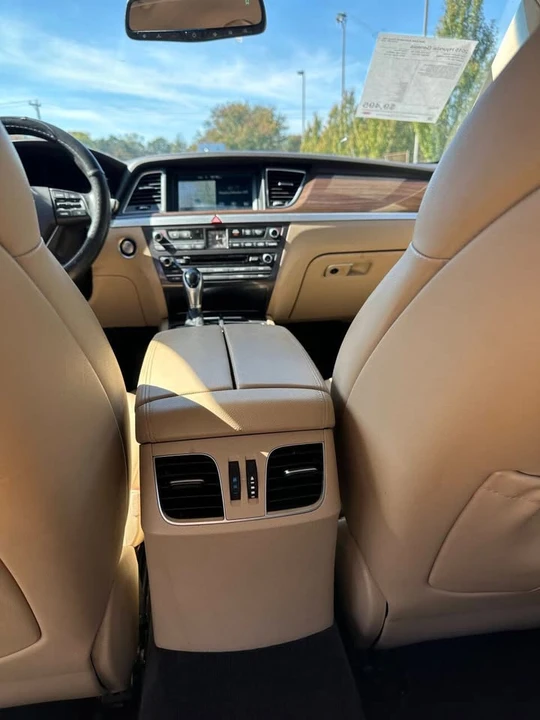 2015 Hyundai Genesis - Image 11 of 18