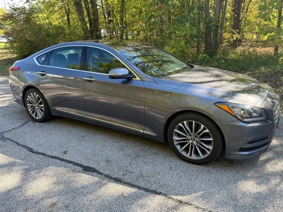 2015 Hyundai Genesis - Image 10 of 20
