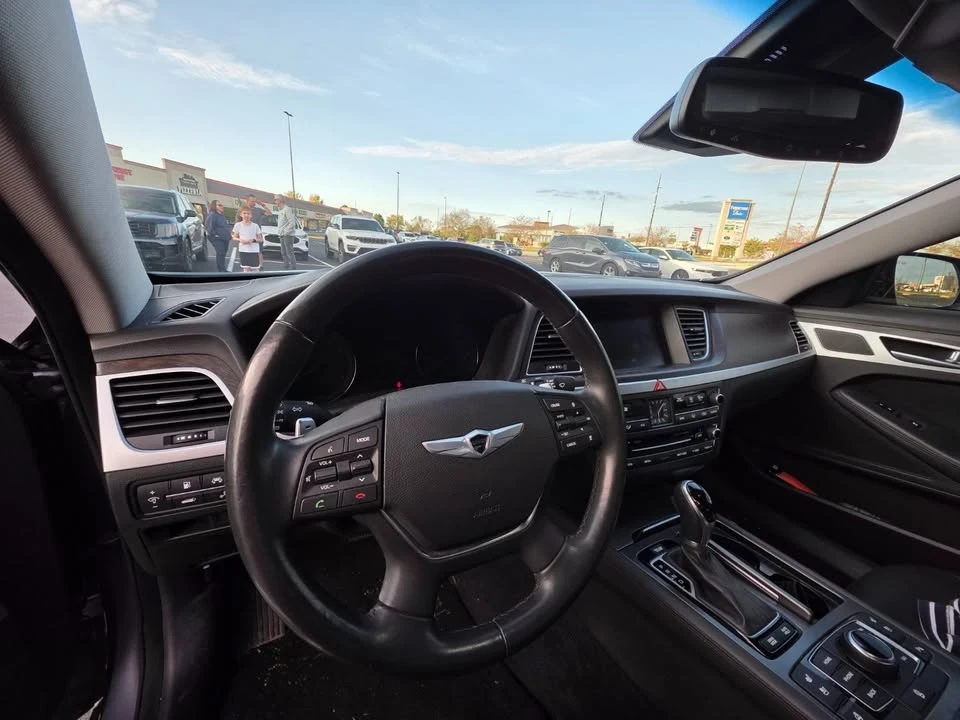 2015 Hyundai Genesis - Image 8 of 10