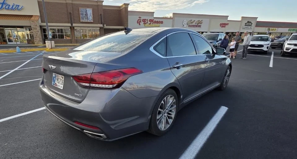 2015 Hyundai Genesis - Image 5 of 10