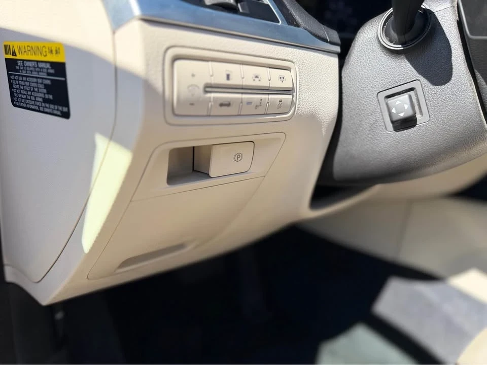 2015 Hyundai Genesis - Image 14 of 19