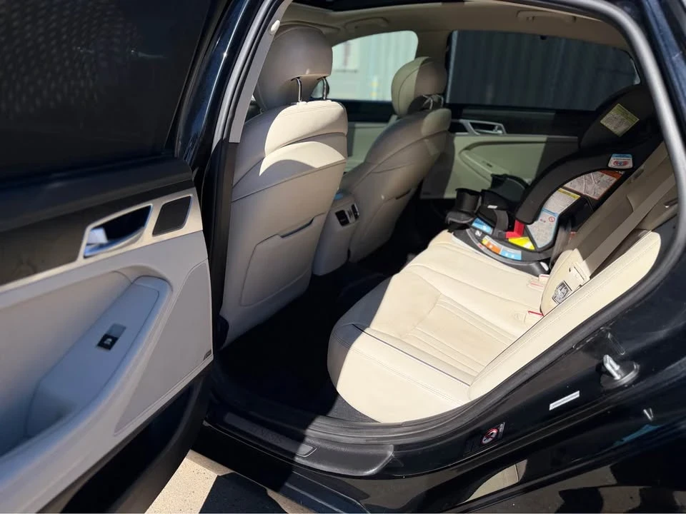 2015 Hyundai Genesis - Image 15 of 19