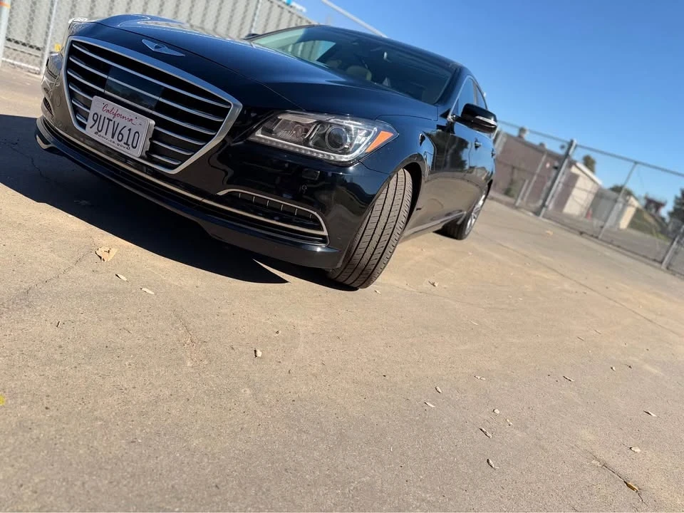 2015 Hyundai Genesis - Image 11 of 19