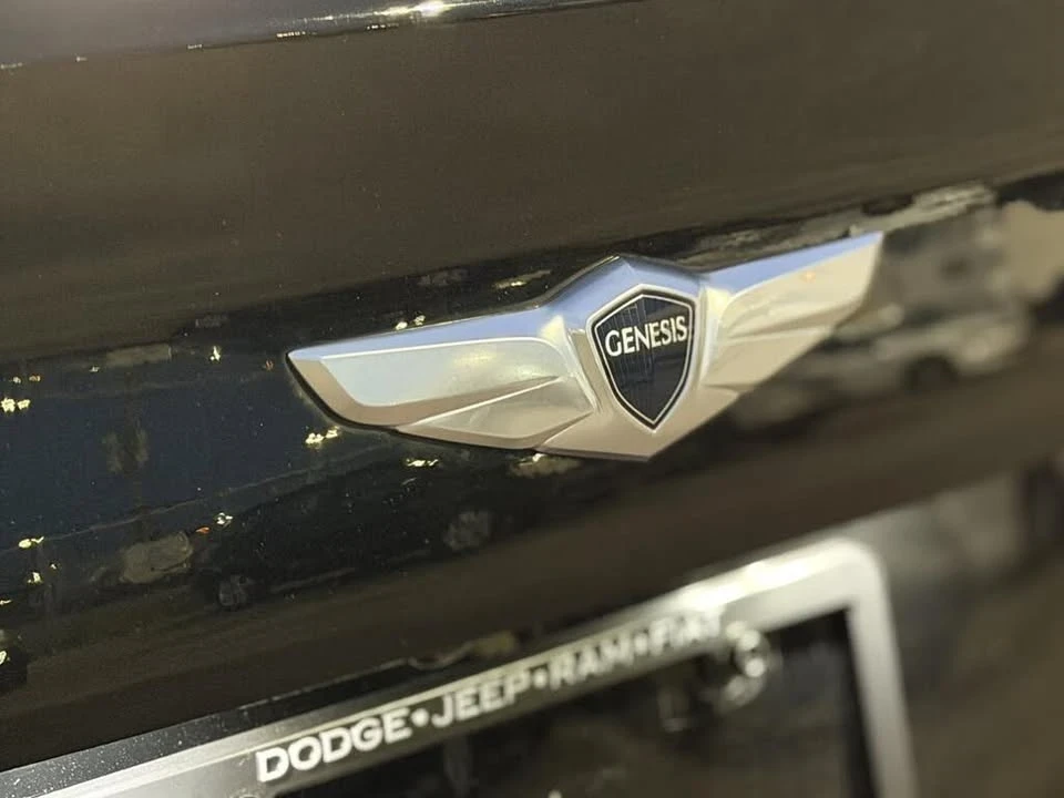 2015 Hyundai Genesis - Image 8 of 15
