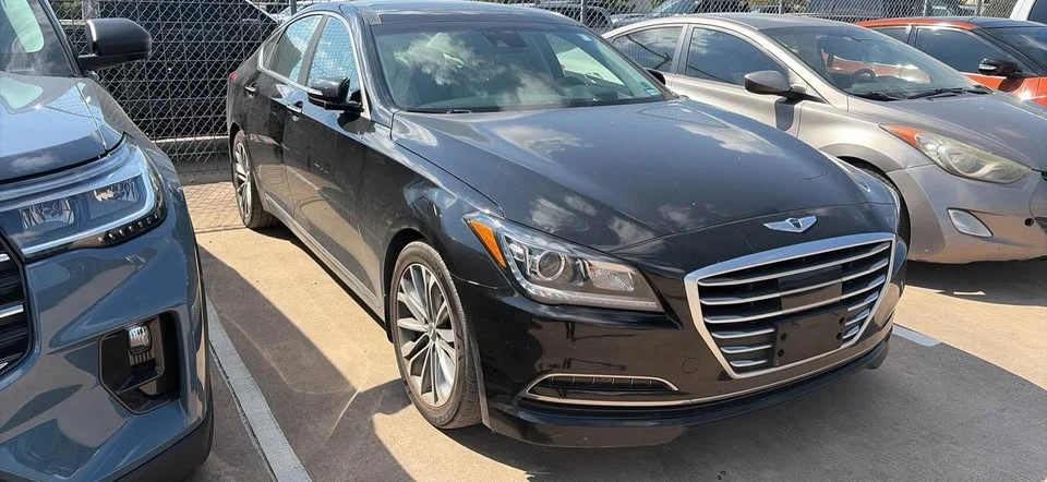 2015 Hyundai Genesis - Image 2 of 8