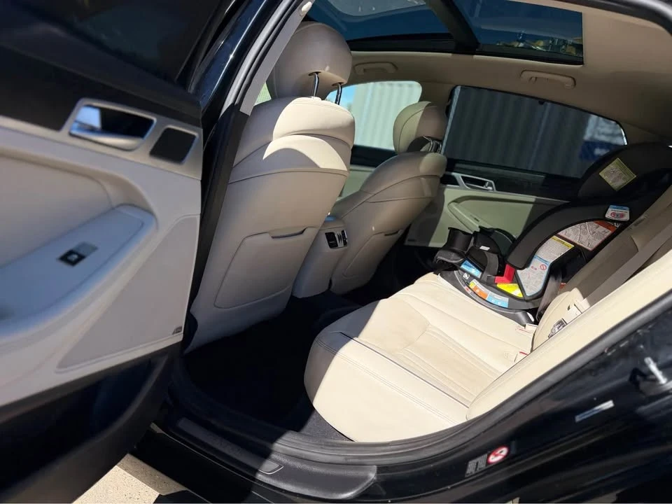 2015 Hyundai Genesis - Image 16 of 19