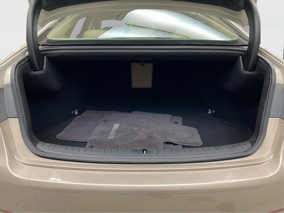 2015 Hyundai Genesis - Image 13 of 20