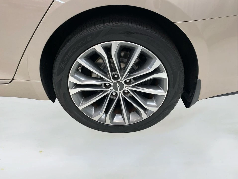 2015 Hyundai Genesis - Image 17 of 20
