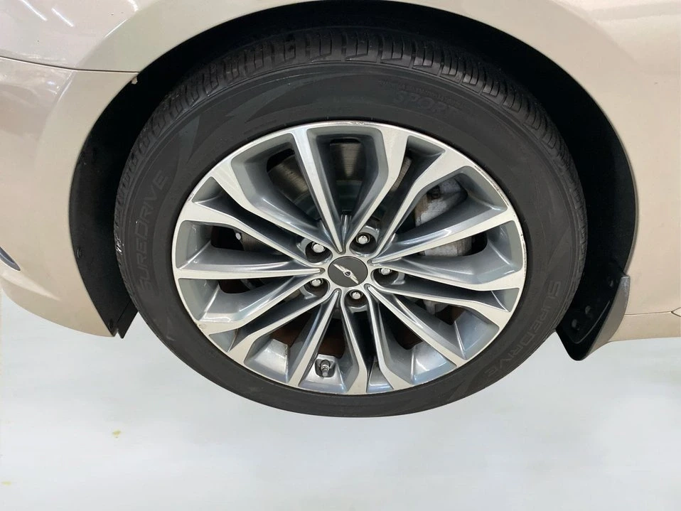 2015 Hyundai Genesis - Image 18 of 20