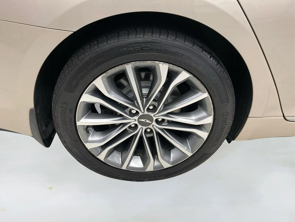 2015 Hyundai Genesis - Image 16 of 20