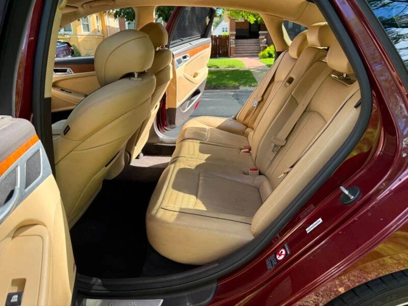 2015 Hyundai Genesis - Image 12 of 20