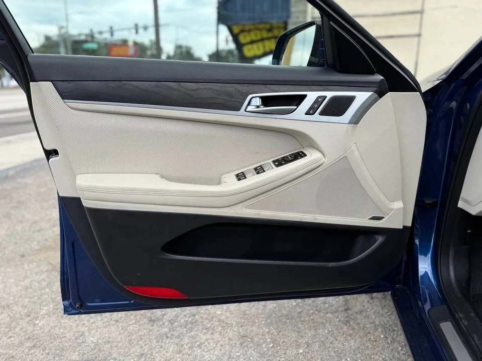 2015 Hyundai Genesis - Image 11 of 20