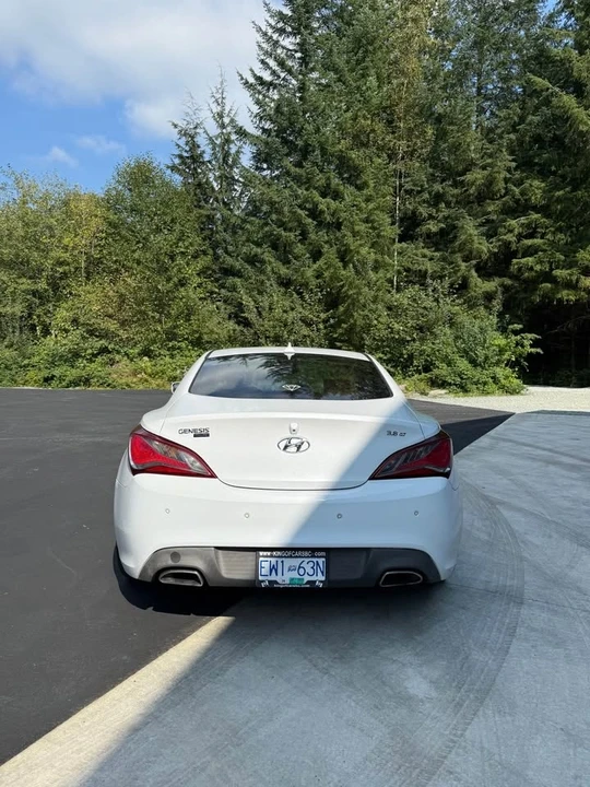 2015 Hyundai Genesis - Image 4 of 15