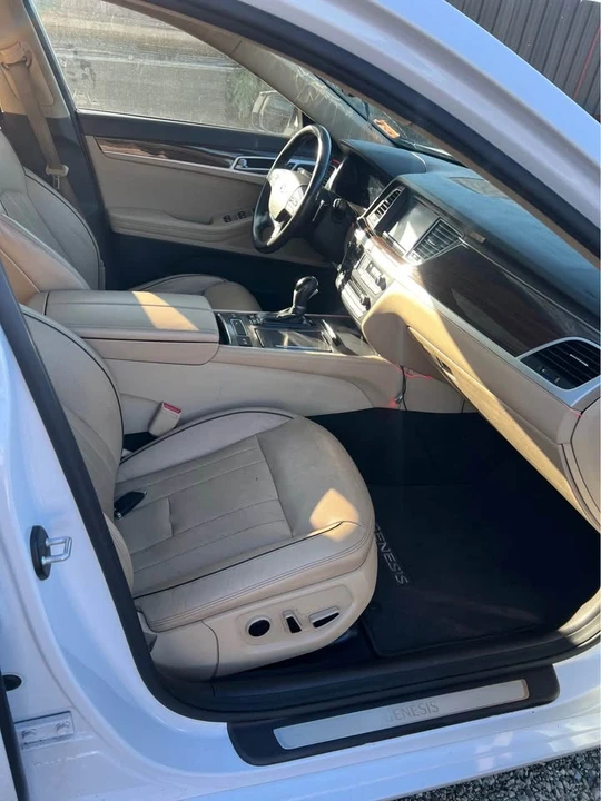 2015 Hyundai Genesis - Image 6 of 11