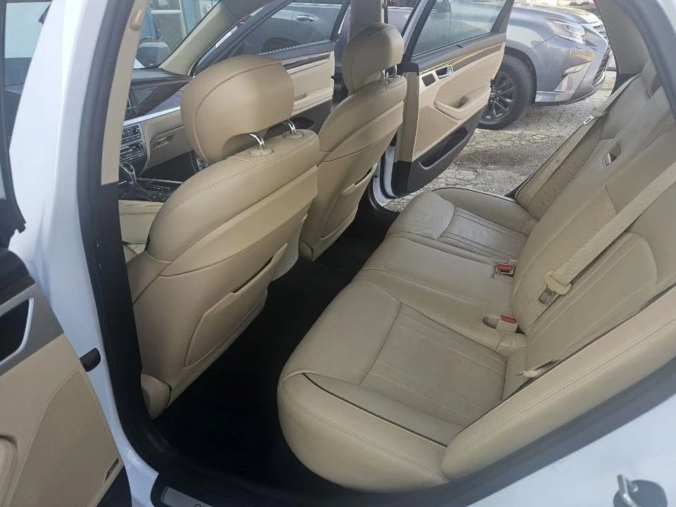 2015 Hyundai Genesis - Image 14 of 20