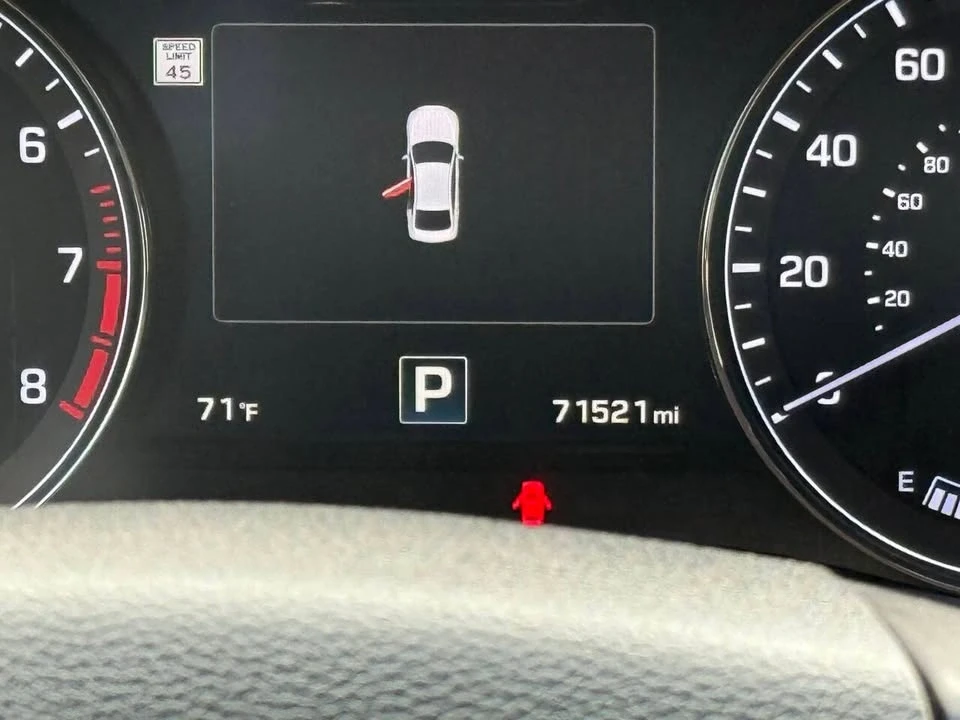 2015 Hyundai Genesis - Image 15 of 20