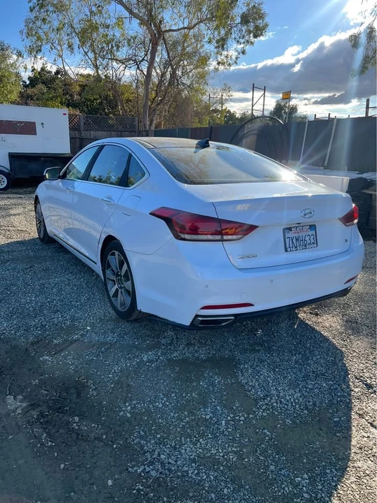 2015 Hyundai Genesis - Image 4 of 11