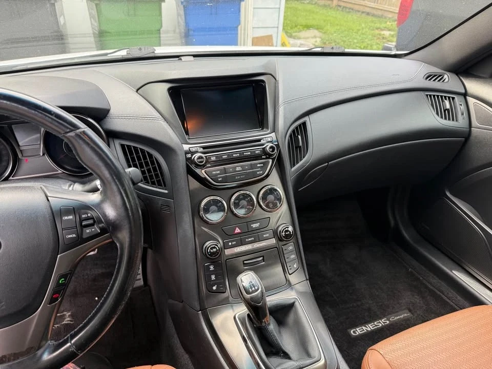 2015 Hyundai Genesis - Image 9 of 15